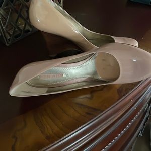 Patent leather wedge heel